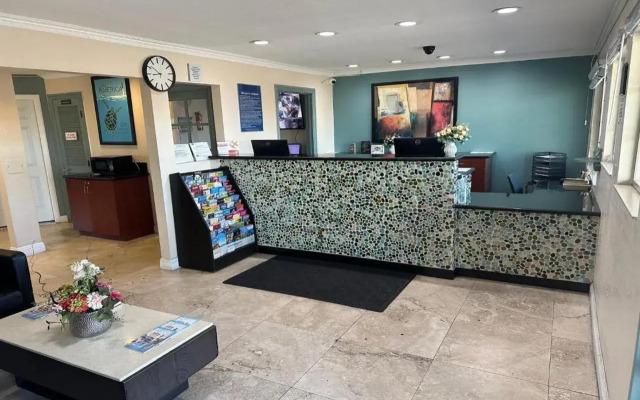 Hotel Avenida - Oceanside Camp Pendleton