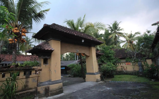 Liang House and Hostel