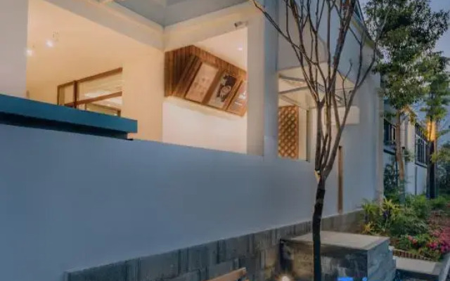 Yansheng Jingyue Designer Hot Spring B & B