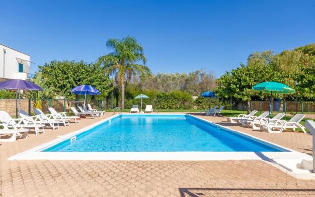 Luxury Holiday Home With Swimming Pool in Torre Lapillo