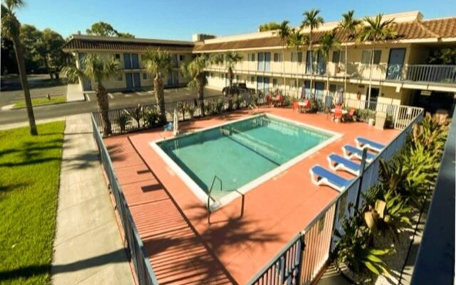 Motel 6 Riviera Beach, FL