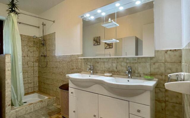 Gîte Saint-Haon, 4 pièces, 5 personnes - FR-1-582-211