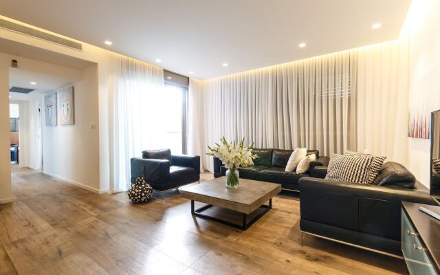 3 BR Family Home Sea View and 2 Parking