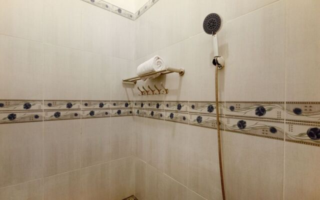 OYO Living 1332 Almonsari Residence