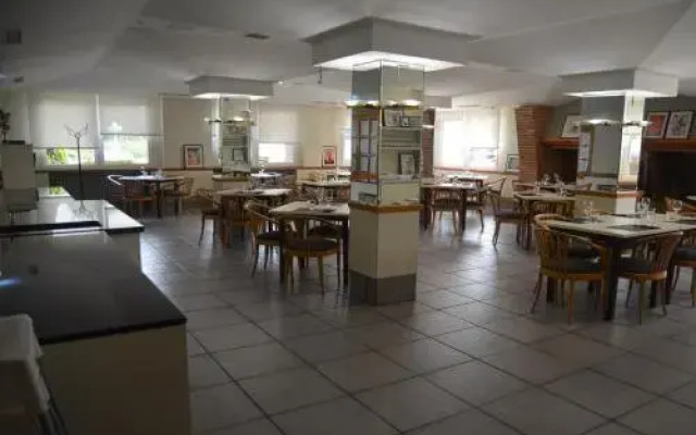 Отель Brujas de Irues 