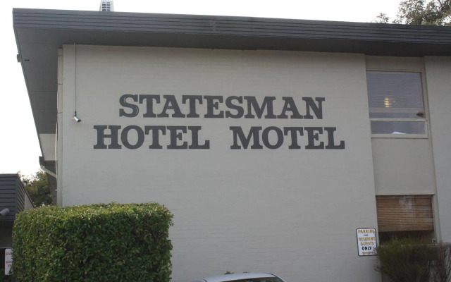 Statesman Hotel