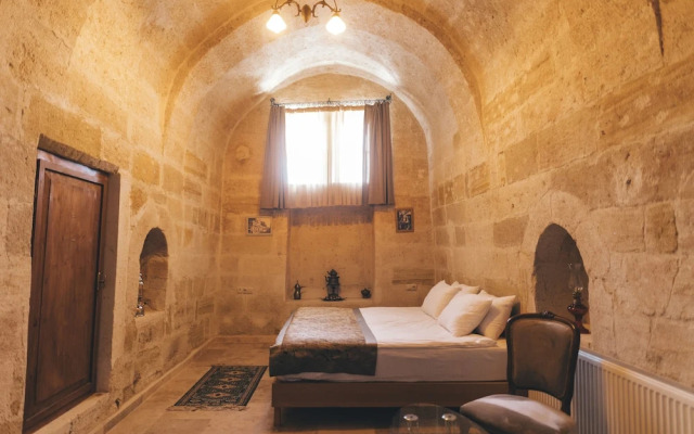 Kapalos Cave Hotel