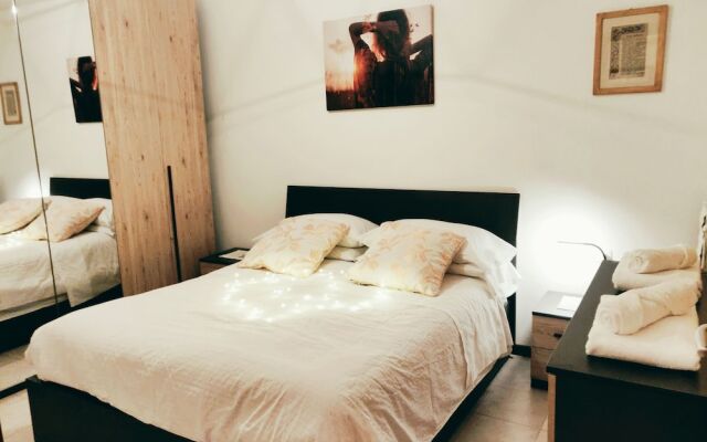 Flat Accogliente Comodo con Ascensore e Parcheggio