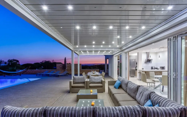 Goldeneye Luxury 6 Bedroom Villa With Infinity P