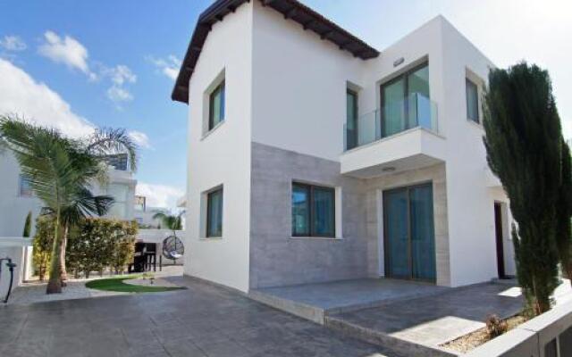 Holiday home 4 bedrooms 3 bathrooms - Paralimni
