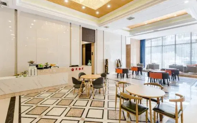 Luohe Asia Hotel (Changjian Square Branch, Renmin Road)
