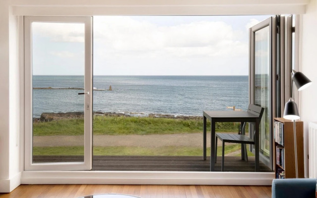 Host Stay Craster Waves