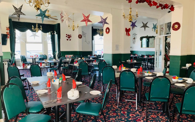 Four Oaks Hotel