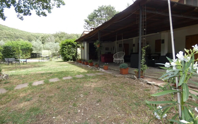Scappo In Umbria, La Escondida
