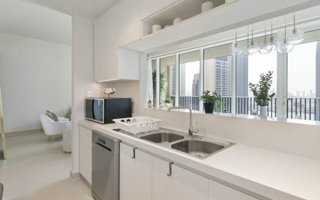 Spacious Apt With Incredible Canal and Park Views