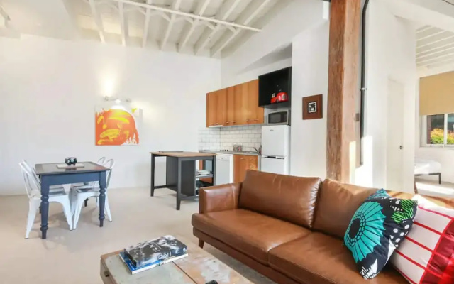 Spacious 1 Bedroom Apartment in Teneriffe, Brisbane – Guest Rooms – Brisbane