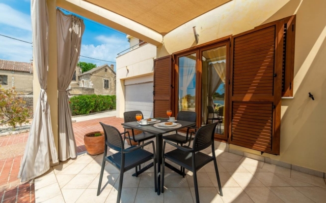 Apartment Bosko - 30m from the sea with parking: A3 Nin, Zadar riviera