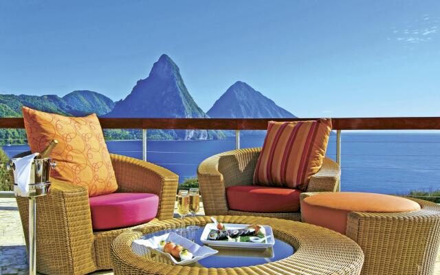 Jade Mountain Resort