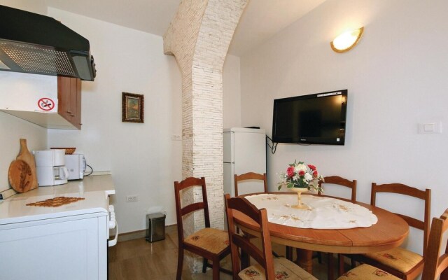 Beautiful Apartment in Umag With 3 Bedrooms and Wifi