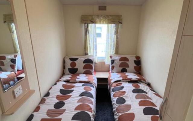 3 Bedroom, 8 Berth, Cosy Static Family Caravan