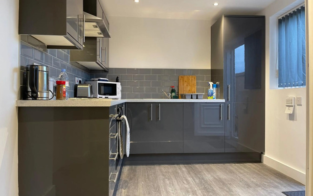 Modern Serviced Apartment - Near City Centre