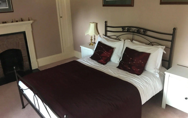 Newburgh House Bed & Breakfast