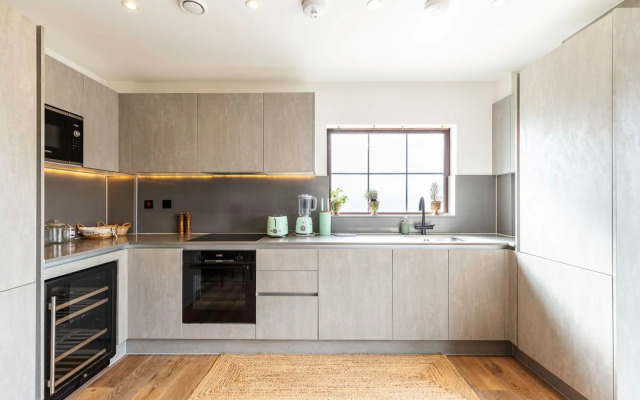 City View Spacious 2 Bedroom Penthouse