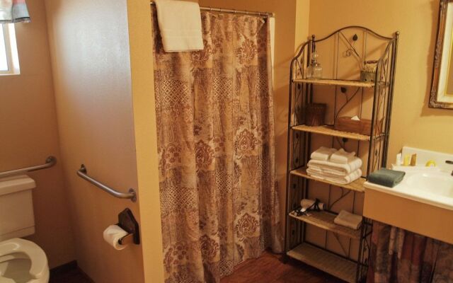 Strawberry Creek Inn Bed & Breakfast