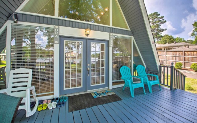 Deck, Boat Slip + Views: Lake Hamilton Cabin!