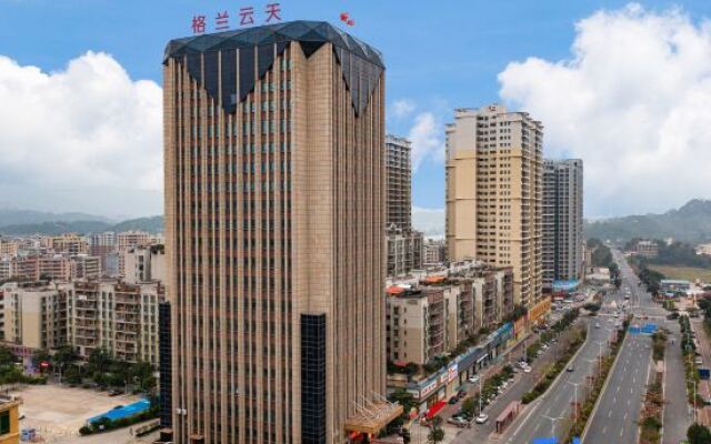 Longchuan Glen Yuntian Yue Hotel