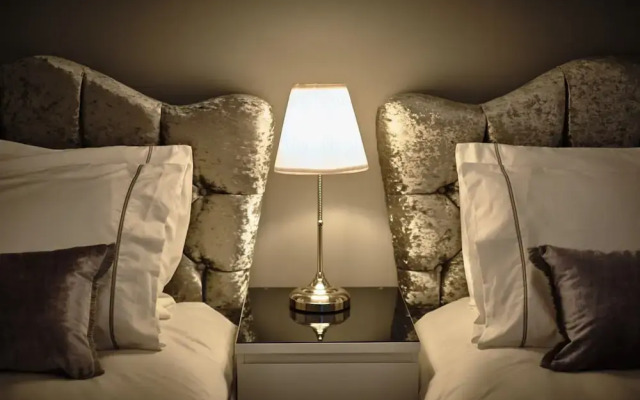 The Townhouse Simple2let Serviced Apartments