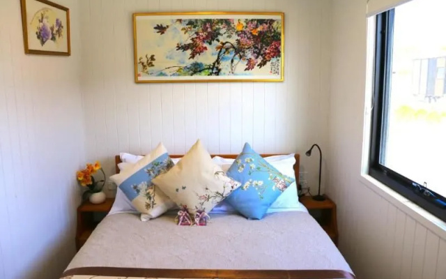 The Pink Lake Tiny House - 'peony'