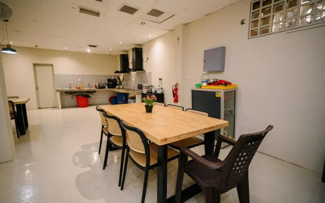 Отель Kingston 6 @ Changkat Bukit Bintang