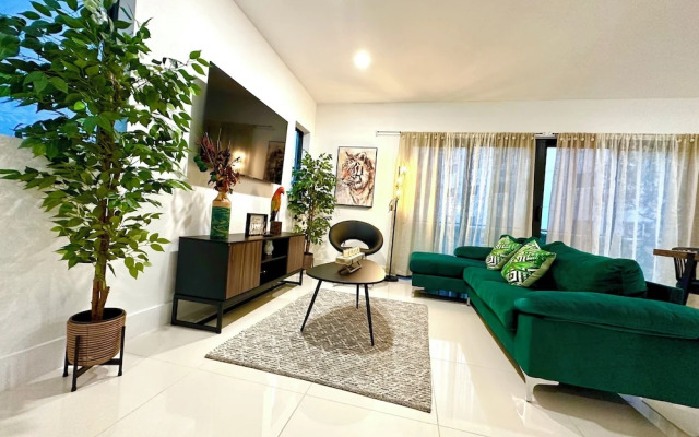 Green Luxurious 5BD Jungle House by FL Keys MIA