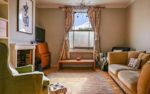 2 Bedroom House with Garden - Sleeps 6