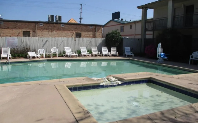 Motel 6 Alexandria, LA - South