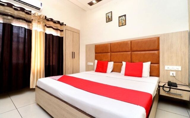 Oyo 37860 Hotel Batra
