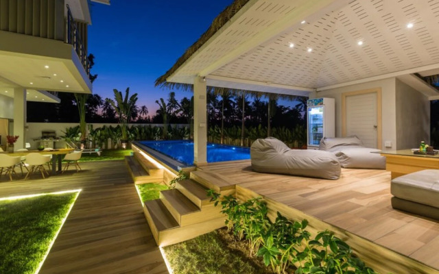 5 Bedrooms Villa Bacardi