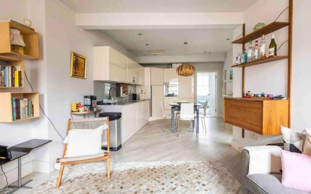 Modern Central 3-brs House With 3 Bths 2 Hottube