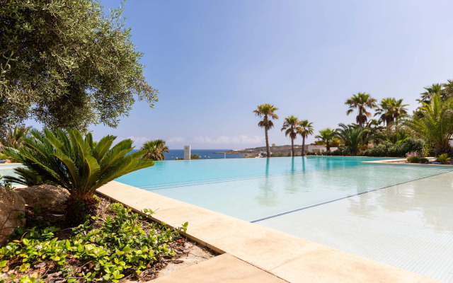 Salini Resort