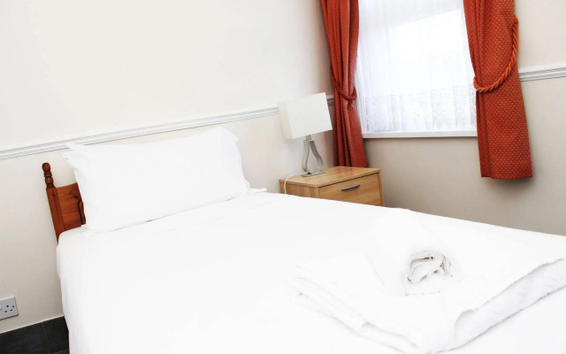 Brentwood Hotel