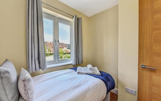 London Heathrow Living Holywell Serviced House C