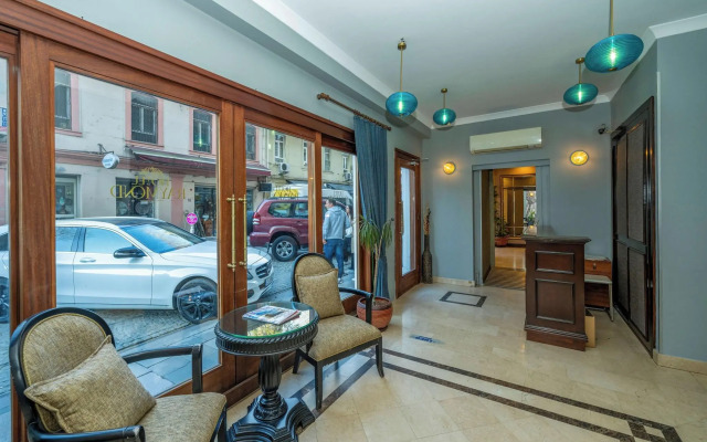 Raymond Blue Hotel