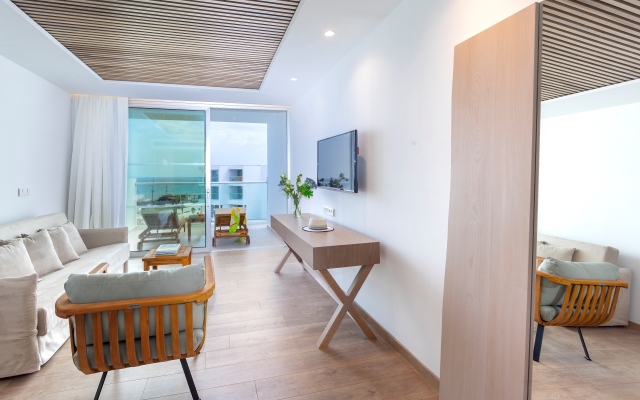 Limanaki Beach Hotel