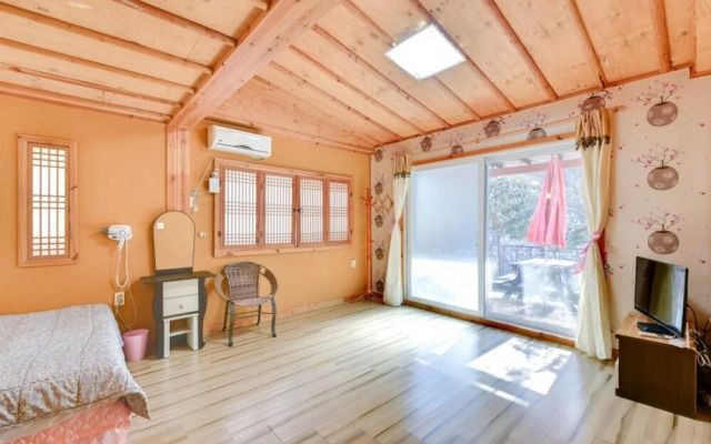 Yecheon Mulmalgeun Sangol Pension