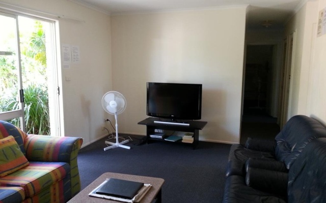 Sandy Court Holiday Units – Guest Rooms – Noosaville