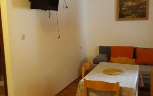 Apartment Ivo - with nice garden: A2 Pag, Island Pag