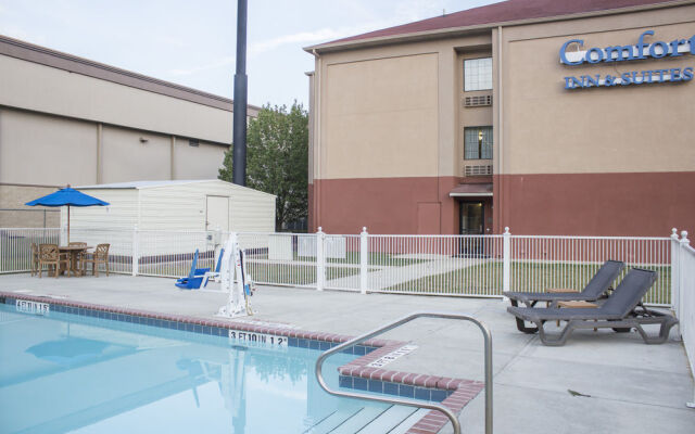 Comfort Inn & Suites