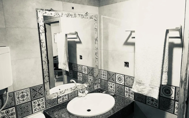 Sarawan Hotel
