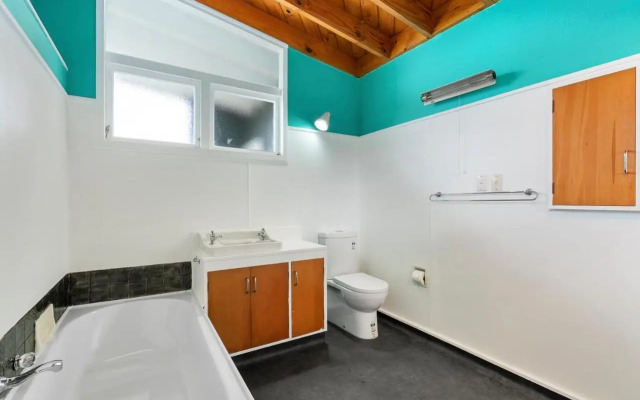 Queenie - Waikanae Beach Holiday Home